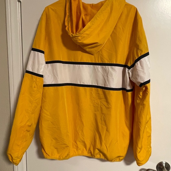 yellow windbreaker Size XL forever 21 
Used very lightly - Picture 3 of 5